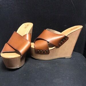 Platform wedge NWOT